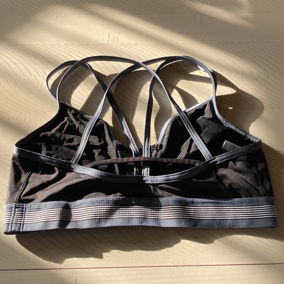 5 For 20 Sale VS Sport Unlined Sports Bra, With A Low Neckline Size Medium - Picture 4 of 6
